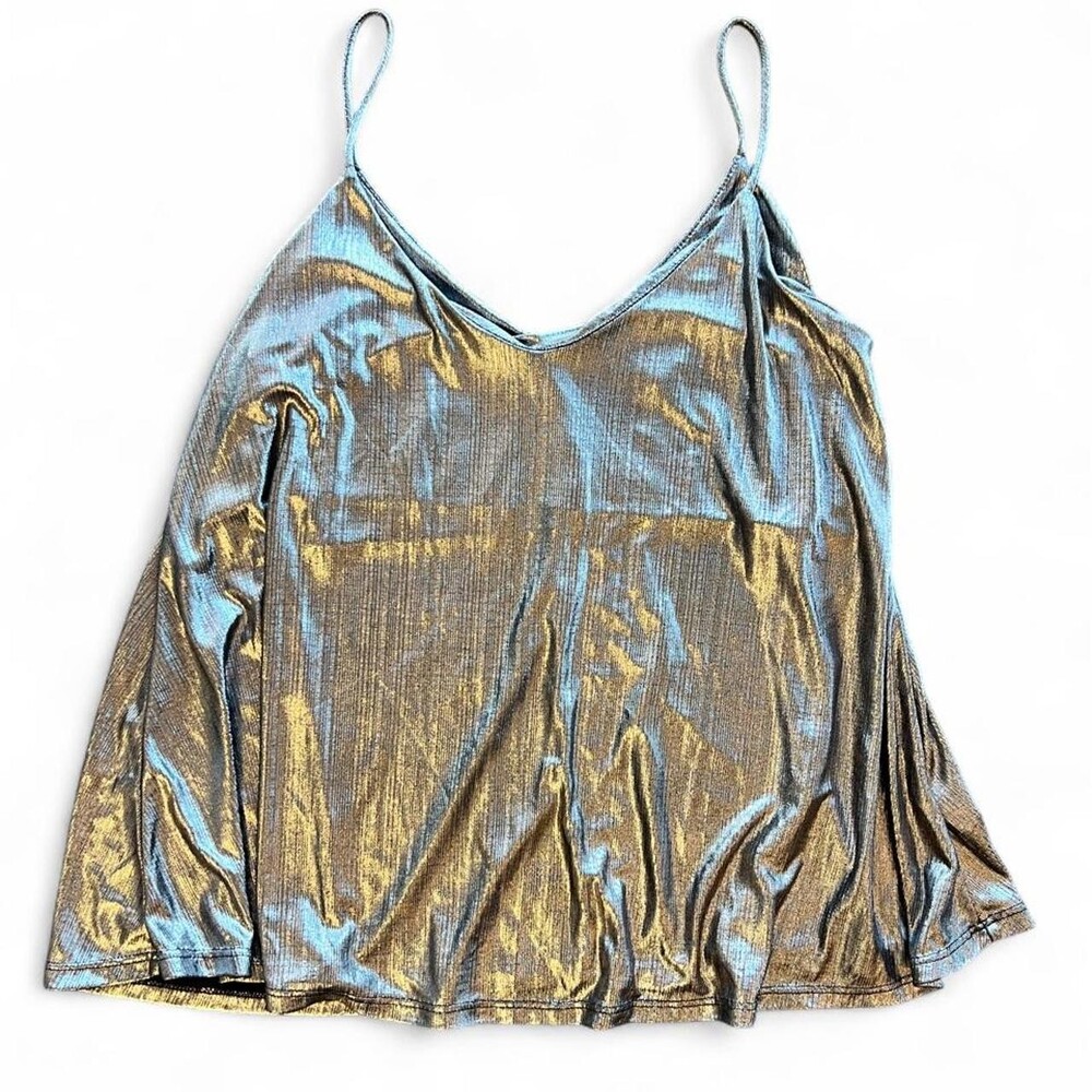 Small Silver metallic tank top with vertical ribbed texture #metallic #party